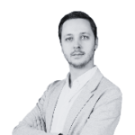 Portrait en noir et blanc de Paul Fasterling, ingénieur industriel en marketing digital, expert en investissement foncier aux USA et figure clé chez LandQuire, spécialiste de l'investissement foncier aux États-Unis.
